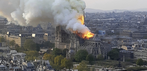 Požár katedrály Notre-Dame.