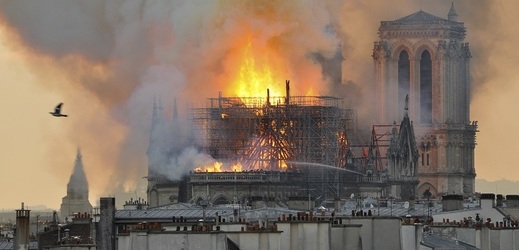 Rekonstrukce katedrály Notre-Dame nejspíš vyjde na více než miliardu eur.
