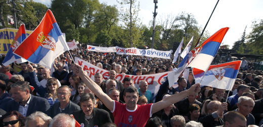 Demonstrace na podporu srbského prezidenta. 