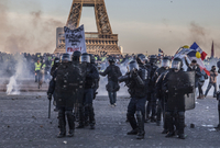 Policejní složky během protestů žlutých vest v Paříži. 