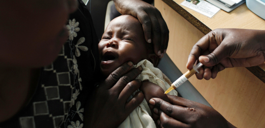 V Malawi začali s testováním první vakcíny proti malárii.