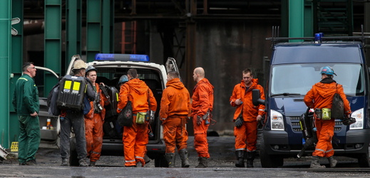 Báňští záchranáři se připravovali 23. prosince 2018 na sfárání do podzemí Dolu ČSM ve Stonavě na Karvinsku.