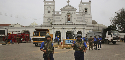 Policie na místě teroristického útoku na Srí Lance.