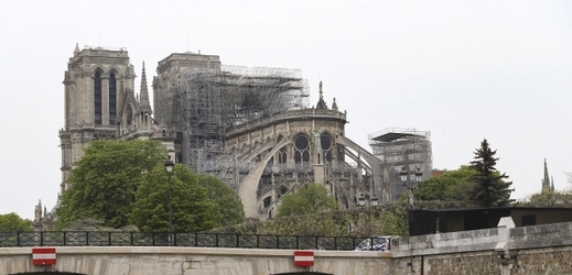 Katedrála Notre-Dame po požáru.