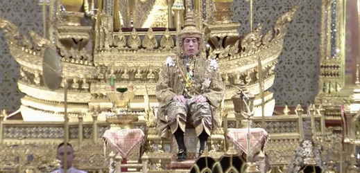 V Thajsku byl v sobotu formálně korunován král Mahá Vatčirálongkóna jako Ráma X.