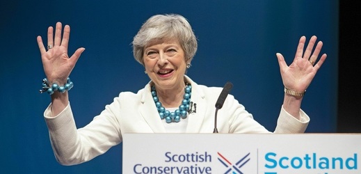 Britská premiérka Theresa Mayová reagovala na výsledky místních voleb.