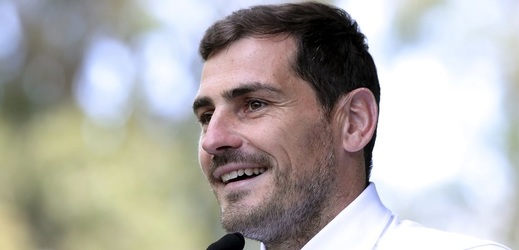 Iker Casillas po necelém týdnu opustil nemocniční lůžko.