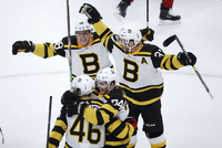 Radost hráčů Boston Bruins. 