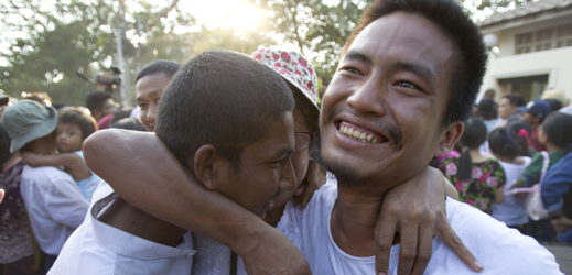 Barmský prezident od minulého měsíce v rámci několika amnestií nechal propustit tisíce vězňů.