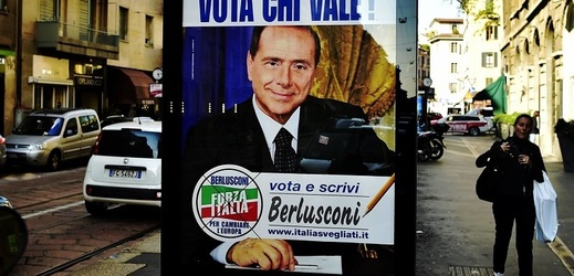 Zatčení politici kandidují za stranu Silvia Berlusconiho Vzhůru, Itálie!.