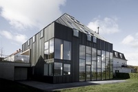 V Lucembursku stojí rodinný dům s titanzinkovou fasádou.