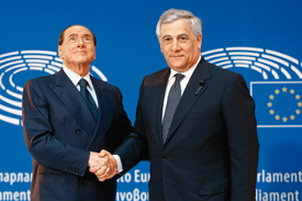 Souboj o europarlament: Mussolini, Silvio i obnažená prsa.