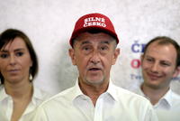 Hnutí ANO se inspirovalo kampaní amerického prezidenta Donalda Trumpa a prezentuje se s červenými čepicemi s nápisem "Silné Česko".