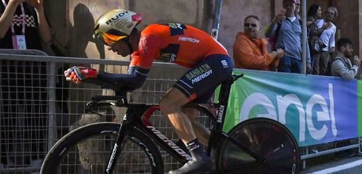 Italský cyklista Vincenzo Nibali během úvodní časovky Giro d'Italia.