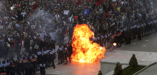 Protivládní demonstrace v Tiraně.