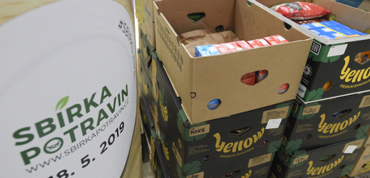 Češi v sobotu při potravinové sbírce darovali 235 tun zboží.