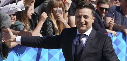 Volodymyr Zelenskyj složil přísahu a stal se ukrajinským prezidentem.