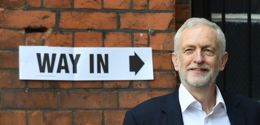 Šéf britských opozičních labouristů Jeremy Corbyn.