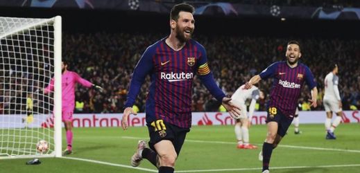 Lionel Messi se raduje z gólu do sítě Liverpoolu v úvodním utkání semifinále Ligy mistrů.