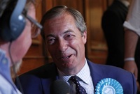 Nigel Farage má důvod k radosti, jeho Strana pro brexit s přehledem ovládla volby ve Velké Británii.