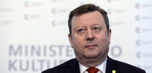 Antonín Staněk by ze své funkce ministra kultury neměl odcházet.