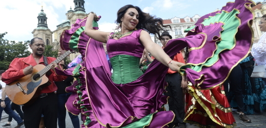 Průvod účinkujících 21. ročníku světového romského festivalu Khamoro 31. května 2019 na Staroměstské náměstí v Praze.