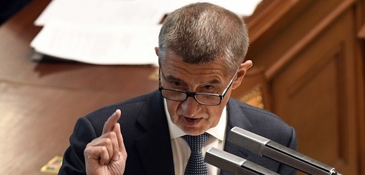 Andrej Babiš se v pátek krátce obhajoval před Sněmovnou.