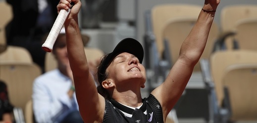 Obhájkyně titulu Simona Halepová postoupila na Roland Garros do osmifinále.