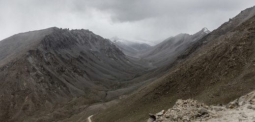 Indické úřady zahájily pátraní po skupině osmi horolezců, kteří se včas nevrátili po ohlášeném pokusu o zdolání sedmitisícovky Nandá Déví u hranic s Nepálem.