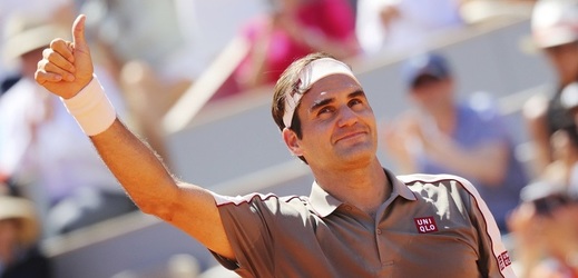 Nezničitelný Federer zatím neztratil v Paříži ani set.