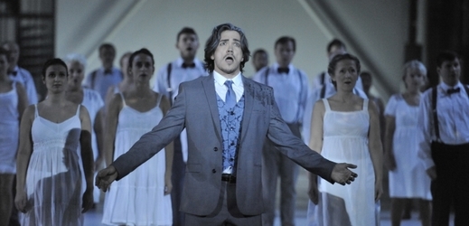 Operní pěvec José Manuel.