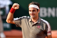Radost Rogera Federera po výhře nad krajanem Wawrinkou.