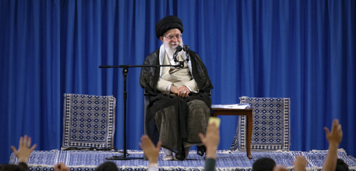 Íránský nejvyšší duchovní vůdce ajatolláh Alí Chameneí.