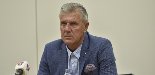 Josef Chovanec coby předseda rozhodčích se pokoušel uklidnit na dálku Jihlavu.