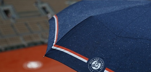 Nejen ve středu, ale i v pátek může ohrozit program Roland Garros déšť.