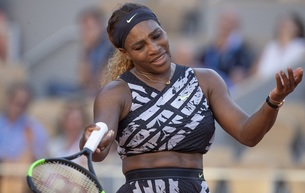 Serena Williamsová v Paříži opět nezklamala, co se týče obleku.