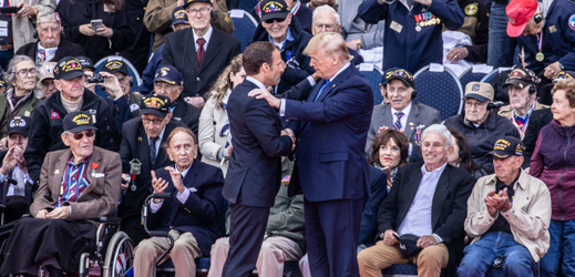Francouzský prezident E. Macron (vlevo) a jeho americký protějšek D. Trump.