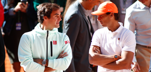 Zleva Roger Federer a Rafa Nadal na turnaji v Madridu, kde vzdali hold končícímu Davidu Ferrerovi.