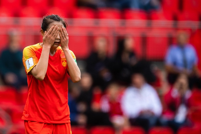 Číňanka Li Jang se už nemohla koukat na hru svého týmu proti Německu.