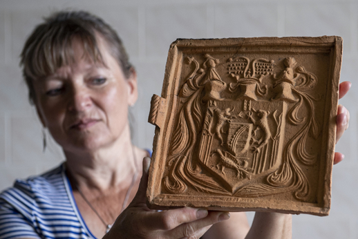 Archeologové v Rychnově n.K. objevili dvorec s cenným vybavením