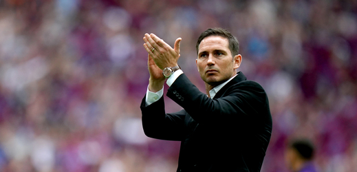 Frank Lampard je v hledáčku Chelsea na pozici nového trenéra.