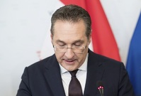 Heinz-Christian Strache se chce očistit, pak se do politiky hodlá vrátit.
