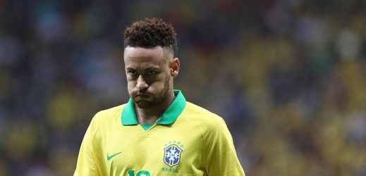 Neymar má kvůli sporu o daně zmrazený majetek v Brazílii.