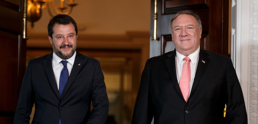 Zleva italský vicepremiér Matteo Salvini a ministr zahraničí USA Mike Pompeo.