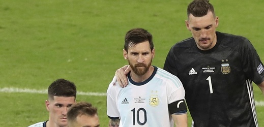 Zklamaný Lionel Messi po remíze s Paraguayí.