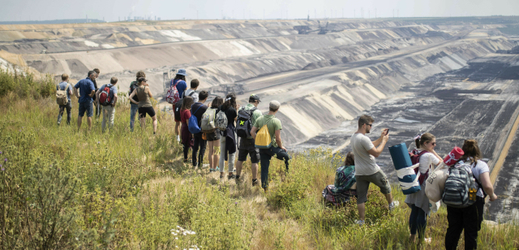 Aktivisté protestují proti těžbě uhlí v porýnském hnědouhelném revíru.