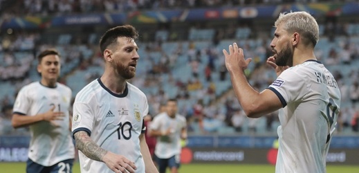 Lionel Messi dostal Argentinu s vypětím všech sil do čtvrtfinále.