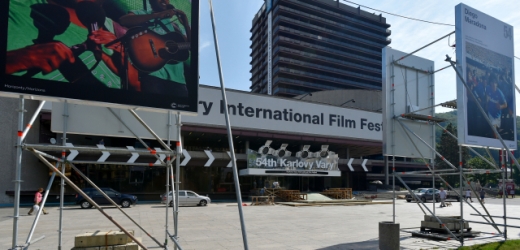 Karlovy Vary se připravují na filmový festival.