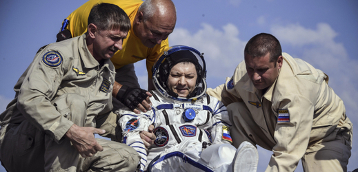 Z ISS se na Zemi vrátila trojice kosmonautů.