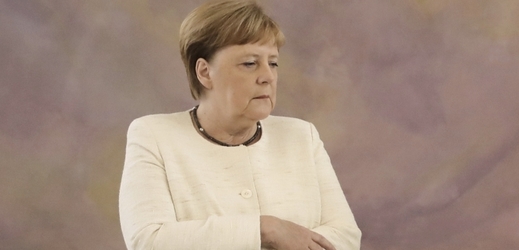 Angelu Merkelovou znovu na několik sekund postihl třes.